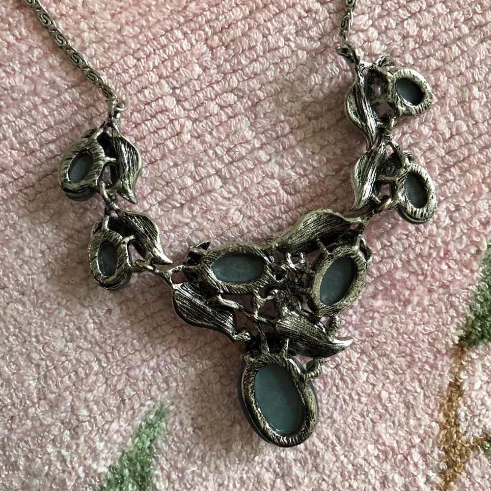 Silver necklace w/ Swarovski crystals - Picture 12 of 12